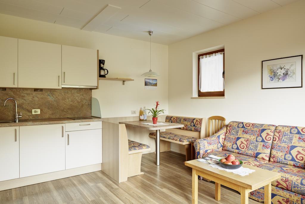 ריפיאנו Ferienwohnungen Haus Christine חדר תמונה